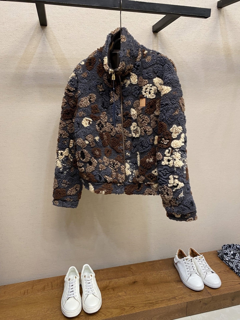 l0vis Vvtt0n outwear